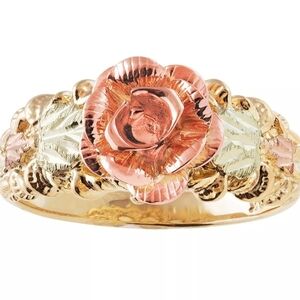 Black Hills Gold Traditional Tri-Tone Flower Ring